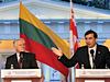 Адамкус поздравил Саакашвили с пятилетием
