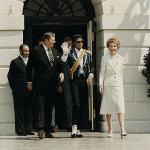 Майкл Джаксон с Президентом Рональдом Рейганом, 1984 - Фото для Вас - ГоворитАмерика.us - GovoritAmerika.us