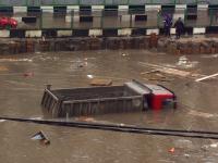 В результате ливней в Москве было затоплен Ленинградский проспект. Скрывало даже Камазы