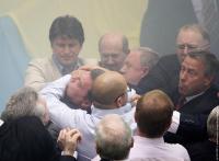 Жертва ратификации: дравшийся в Раде оппозиционер получил сотрясение мозга