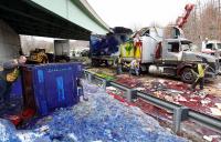 Авария грузовика с красками