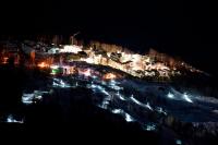 В городе Сочи — темные ночи