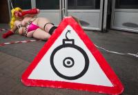 FEMEN заложили «секс-бомбу» на Крещатике