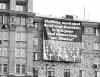 «Расстрелянные мирные жители под Донецком. Это и есть твоя настоящая демократия, Обама?»Напротив посольства США в Москве вывесили обращение к Обаме
