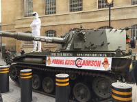 Несогласные с отстранением ведущего программы Top Gear требуют от BBC его возвращения в эфир таким способом