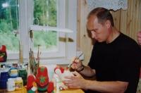 Иностранец, купивший матрёшку на Арбате, даже не представляет, кто её автор…