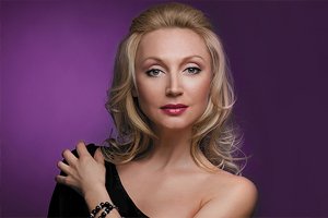 [Та еще "редакторша"]HELLO, Кристина! Орбакайте стала редактором молодежно-музыкального журнала