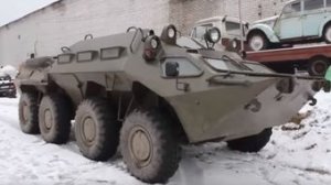 Полиция Ленинградской области задержала двух пьяных мужчин на БТРе после погони