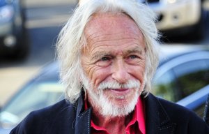 Пьер Ришар прокатился ночью в московском метро и  сравнил  подземку с музеем, где собраны памятники истории и архитектуры, а все станции неповторимы в своем исполнении