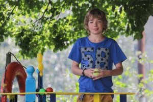 ["Мальчики становятся мужчинами"] 14-летний геймер-москвич получил в подарок ко Дню защитника Отечества месяц жизни с порнозвездой в номере одного из столичных отелей