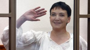 Гражданка Украины Надежда Савченко прекратила сухую голодовку по личной просьбе Петра Порошенко