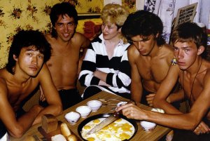 Певица Джоанна Стингрей опубликовала неизвестные фотографии Цоя, БГ, Кинчева