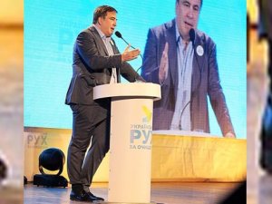 Дресс-код от Саакашвили: глава Одесской области заправил брюки в носки