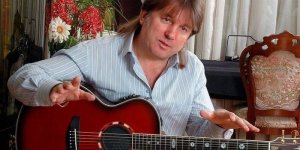 Facebook заблокировал страницу Юрия Лозы за пост о Земфире