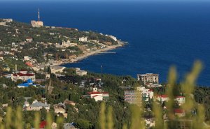 Украинские олигархи получили землю и дачи в Крыму