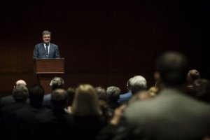 Порошенко пообещал американцам за неделю вывести Украину из кризиса