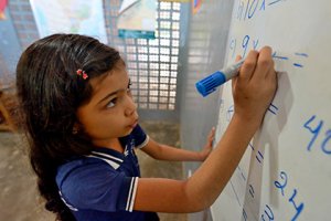 Пятничное: В США учительницу отстранили от работы за задачи о крэке и проститутках