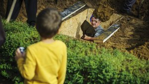 В Венгрии прошли соревнования по рытью могил