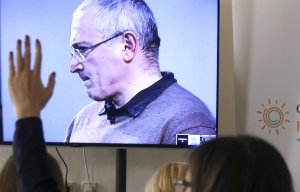 Компенсация морального вреда Ходорковскому взыскана в счет его долга в бюджет РФ