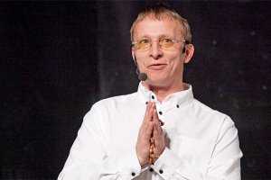 Иван Охлобыстин — Борису Акунину: «Не путайтесь под ногами у нации» (Актер жестко ответил писателю, упрекнувшему его в "низкопоклонстве")
