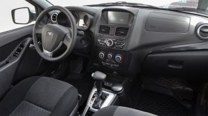 Лада Веста: Две ноги – две педали. Продажи на "автомате" уверенно растут