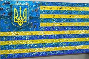 Майкл Макфол дважды перепутал флаг Украины при поздравлении с Днём независимости