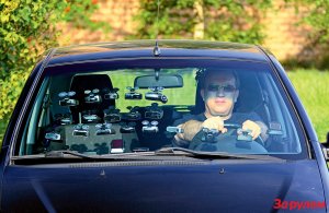 В Москве из автомобиля наркополицейского украли самокат и антирадар