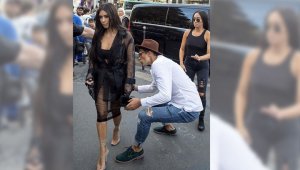 Пятничное:  Ким Кардашьян подаст в суд на украинского журналиста за поцелуй в зад