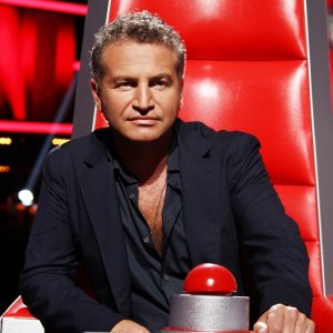 [«Вы из другого мира»] Брать ли в «Голос» певцов с голосом