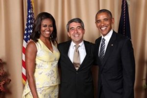 Президент Болгарии пустил скупую слезу, увидев свое фото с Обамой