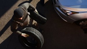 Автоэксперты разошлись во мнениях об обязательной смене летних шин в России