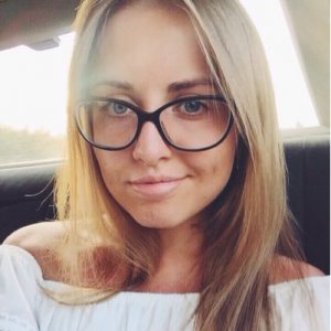 [народный роман в твитах] «Едем с собакой в лифте. Неловкое молчание». Учительница из Москвы стала интернет-звездой