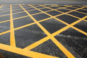 На перекрестках появится новая дорожная разметка -"вафельница"