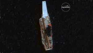 На солнце сохнет лучше: блогеры шутят о причинах покраски палубы "Адмирала Кузнецова"