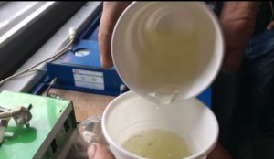 Тюменцы смешали бензин двух известных брендов и получили неожиданный результат