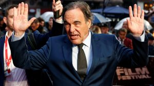 Оливер Стоун: Трамп чокнутый, Обама недальновидный, но Клинтон опаснее всех