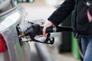 Не выдержал: глава Кузбасса призвал Медведева остановить рост цен на бензин