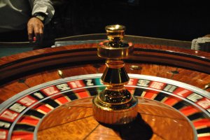 В России сотрудник полиции проиграл в казино изъятые у мошенников деньги