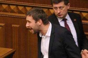 Сотник Парасюк требует снести Раду в рамках декоммунизации