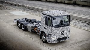 Mercedes наносит ответный удар Tesla: электрогрузовики Mercedes Urban eTruck