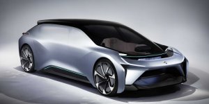 Китайцы оснастили беспилотный автомобиль кроватью