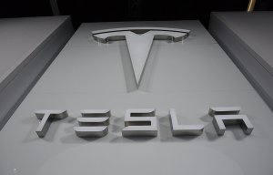 Tesla по рыночной стоимости обогнала Ford и приблизилась к GM