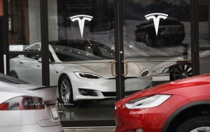 Чистый убыток Tesla увеличился до $400 млн
