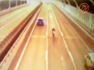 Мотоциклист сбросил "балласт"