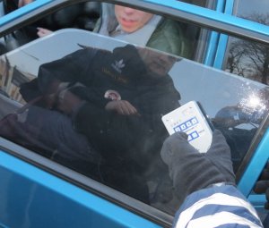 За тонировку стекол придется расстаться с водительским удостоверением