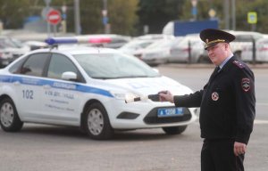 Вступил в силу новый административный регламент ГИБДД. Инспекторы теперь могут останавливать автомобили для проверки вне постов ДПС