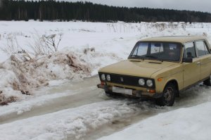 Из-за затопления дороги жители деревни Русское в Кирове рискуют остаться без помощи экстренных служб