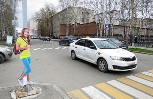 В Томске у нерегулируемых пешеходных переходов появились макеты детей