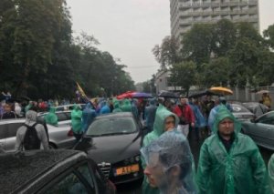 [«Хитрая ... и ... с винтом»] Очередной «бунт бляхарей»