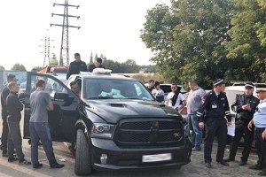 Наркокурьеров, перевозивших 116 кило наркотиков на черном Dodge, подвели непристегнутые ремни безопасности